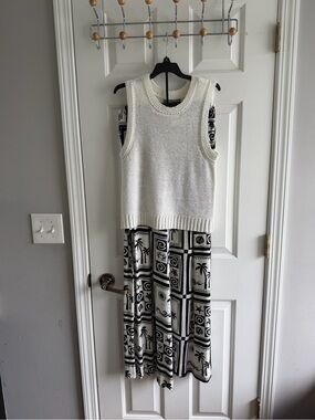 2 pieces Marled Black and White Patterned Elastic Waist Pants and top